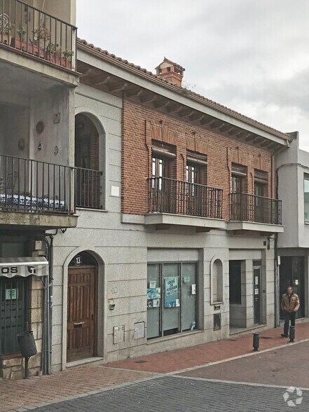 Plaza del Pueblo, Colmenar Viejo, Madrid à louer - Photo de l’immeuble – Image 2 sur 2