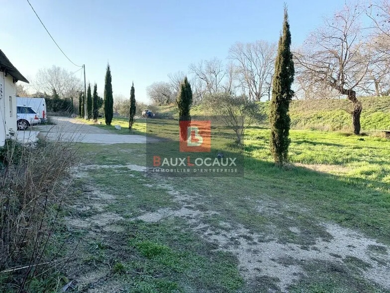 Bureau dans Arles à vendre - Photo de l’immeuble – Image 2 sur 10