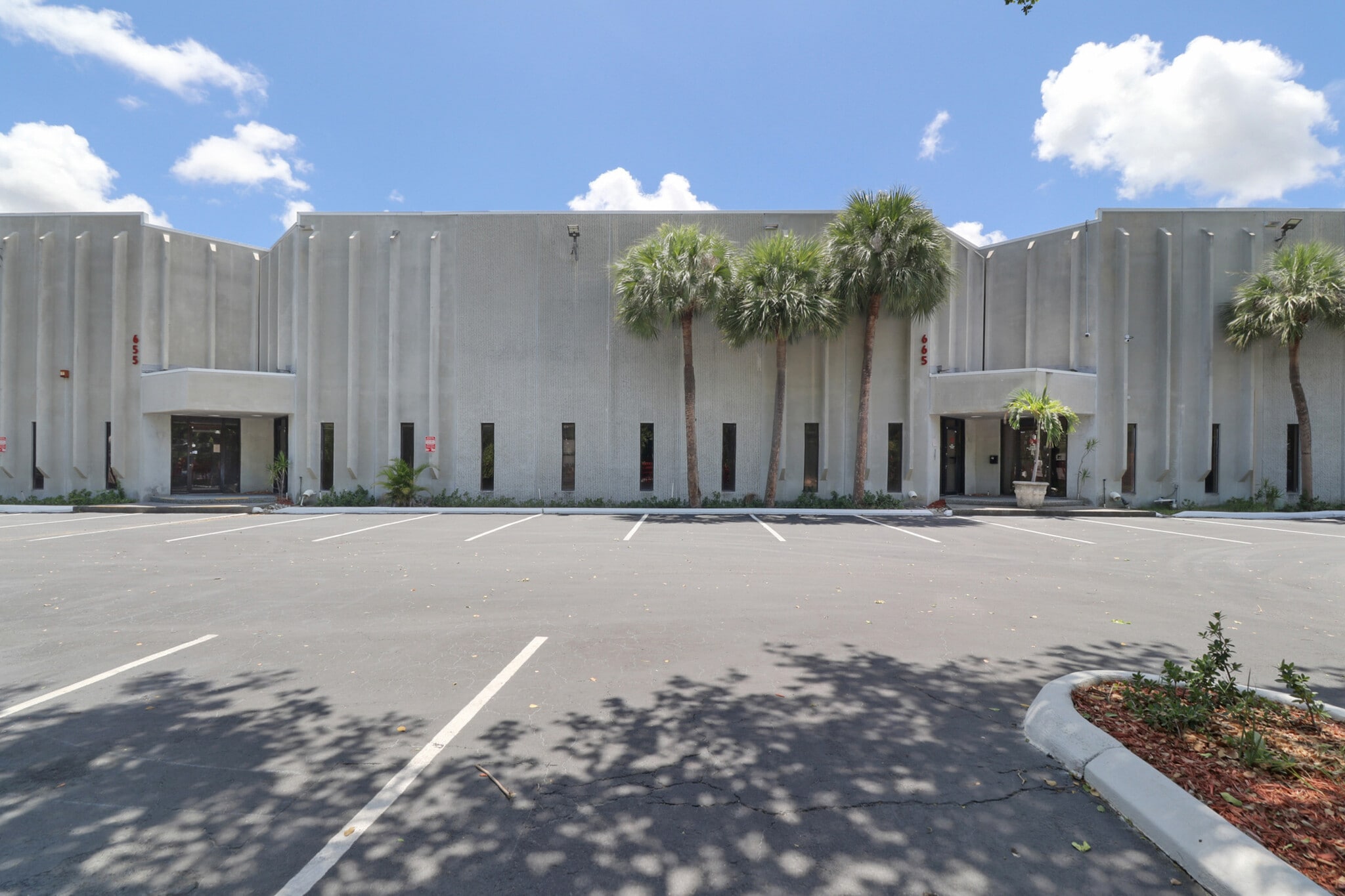 635-695 NW 4th Ave, Fort Lauderdale, FL à louer Photo de l’immeuble– Image 1 sur 13