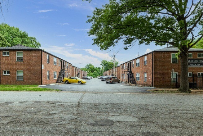 1001-1031 North and South Rd, University City, MO à vendre - Photo de l’immeuble – Image 3 sur 12