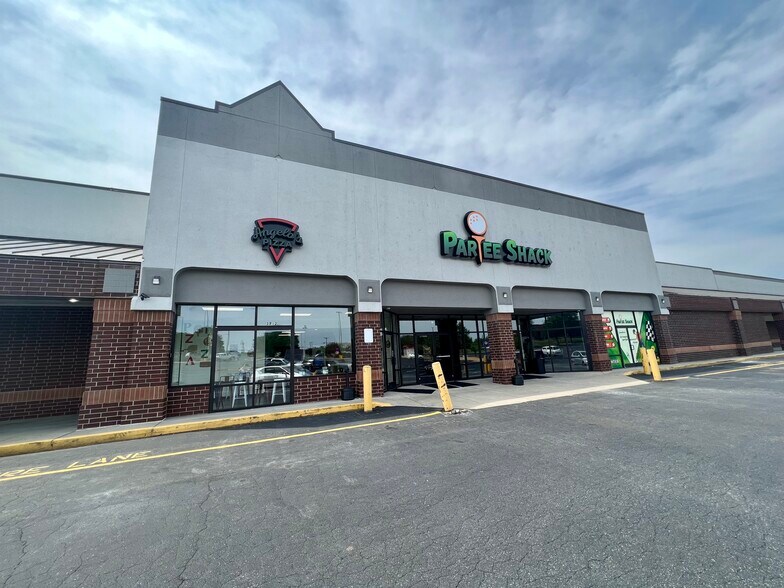 3740 S Holden Rd, Greensboro, NC à louer - Photo de l’immeuble – Image 1 sur 15