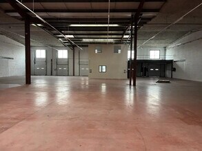 20-22 Avenue Du 24 Août 1944, Corbas à louer Photo intérieure– Image 1 sur 7