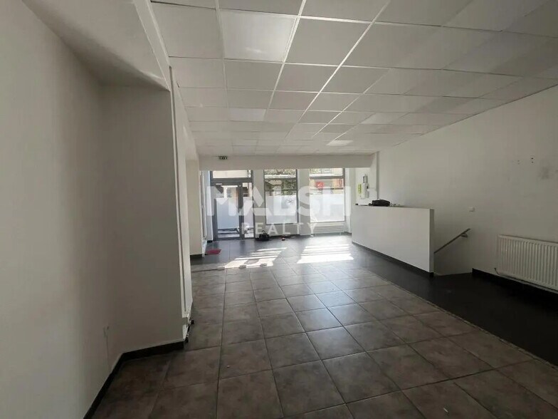 Local commercial dans Vénissieux à louer - Photo de l’immeuble – Image 2 sur 4