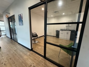 2 Brighton St, Belmont, MA à louer Photo intérieure– Image 2 sur 4