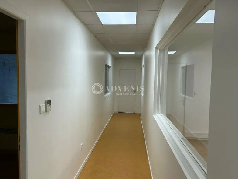 Local d’activités dans Chambray-lès-Tours à louer - Photo intérieure – Image 3 sur 12