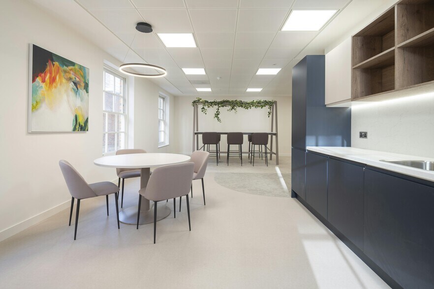 42 Trinity Ct, Londres à louer - Photo de l’immeuble – Image 1 sur 6