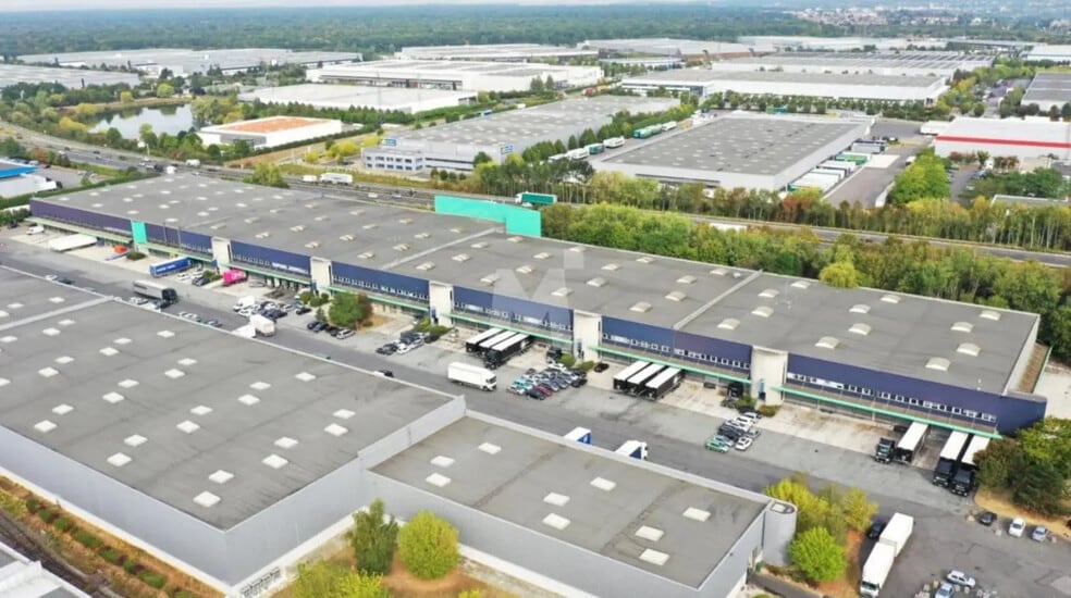 Industriel/Logistique dans Lieusaint à louer - Photo de l’immeuble – Image 2 sur 6