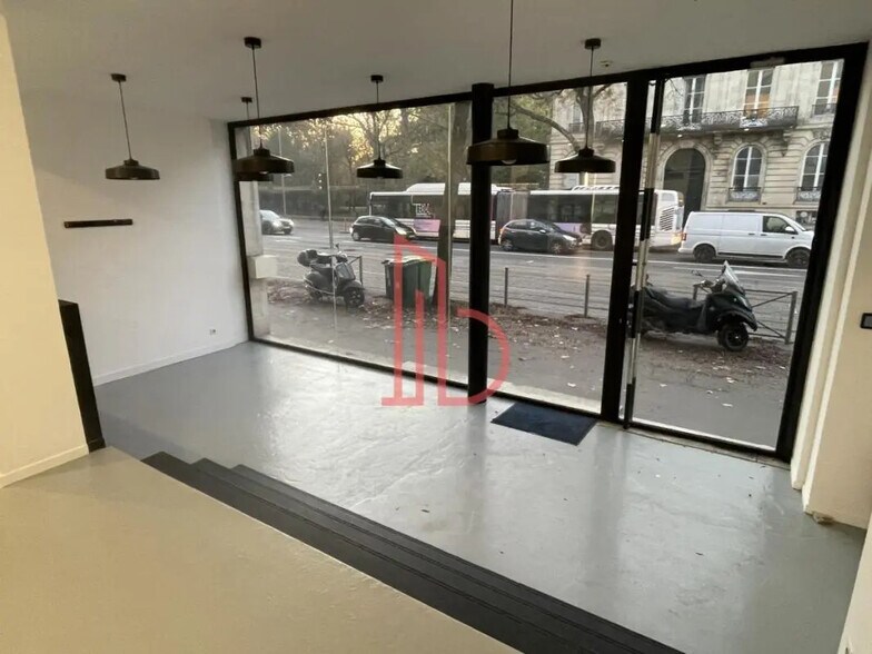 Bureau dans Bordeaux à louer - Photo de l’immeuble – Image 3 sur 8