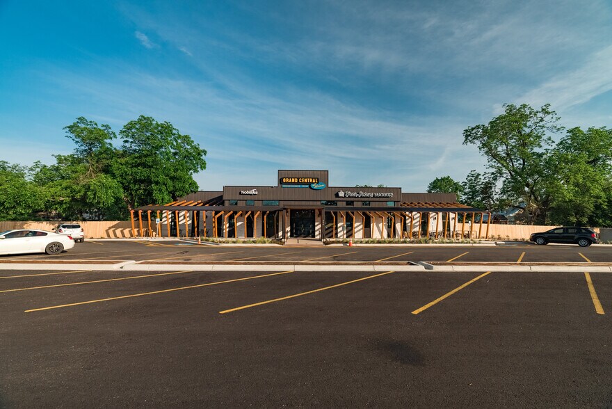 206 N Milam St, Fredericksburg, TX à louer - Photo de l’immeuble – Image 1 sur 9