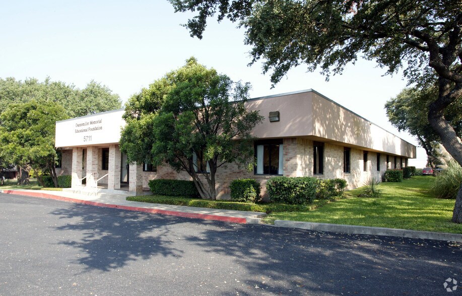 5711 Northwest Pky, San Antonio, TX à louer - Photo de l’immeuble – Image 2 sur 4