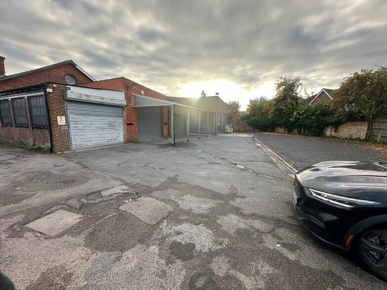 73 Furze Platt Road, Maidenhead à louer - Photo de l’immeuble – Image 2 sur 16