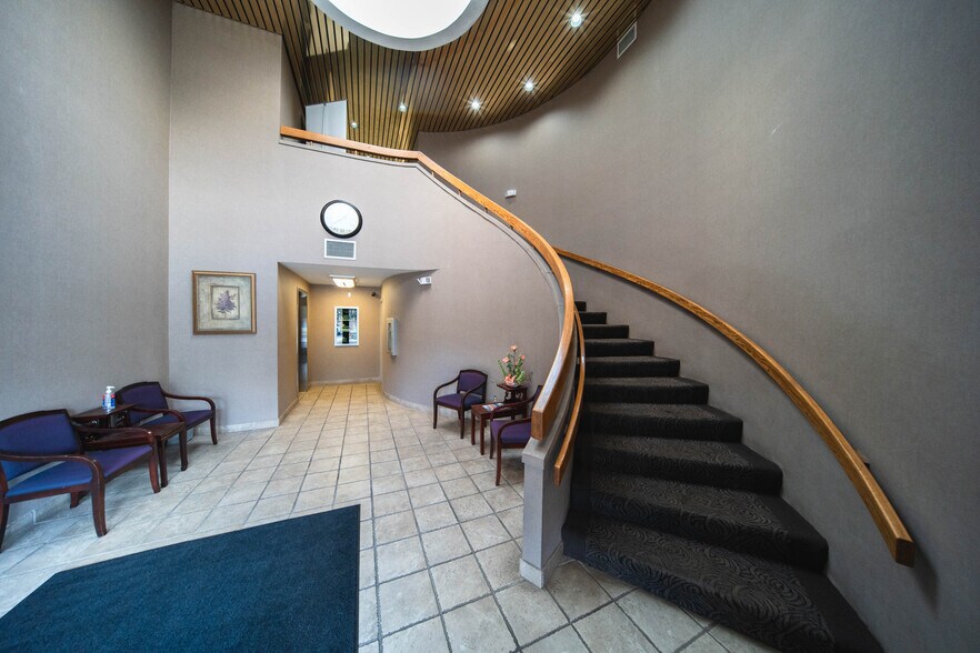 43494 Woodward Ave, Bloomfield Hills, MI à louer - Photo de l’immeuble – Image 2 sur 11