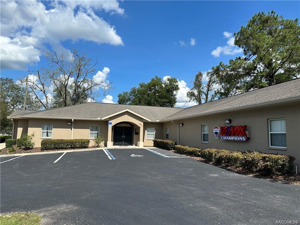 957 S Lois Ter, Inverness, FL à louer Photo de l’immeuble– Image 1 sur 8