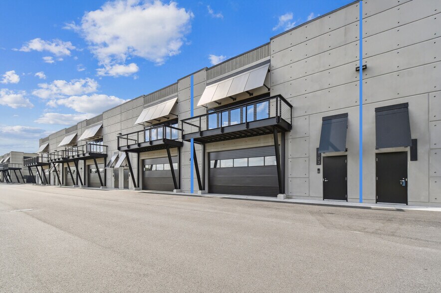 6500 Motor Enclave Way, Tampa, FL à vendre - Photo de l’immeuble – Image 1 sur 19