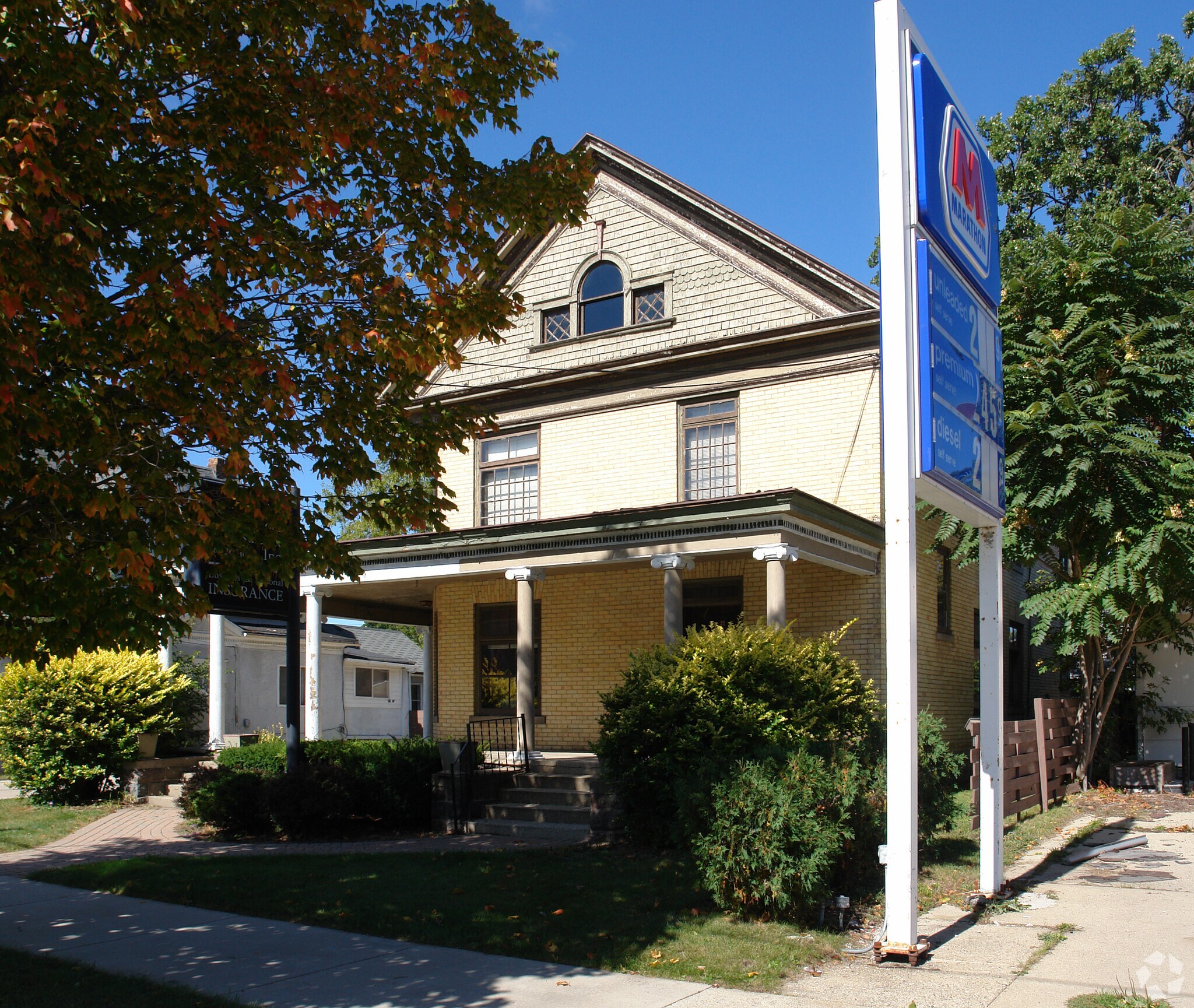 219 E Lawrence Ave, Charlotte, MI à vendre Photo principale– Image 1 sur 11