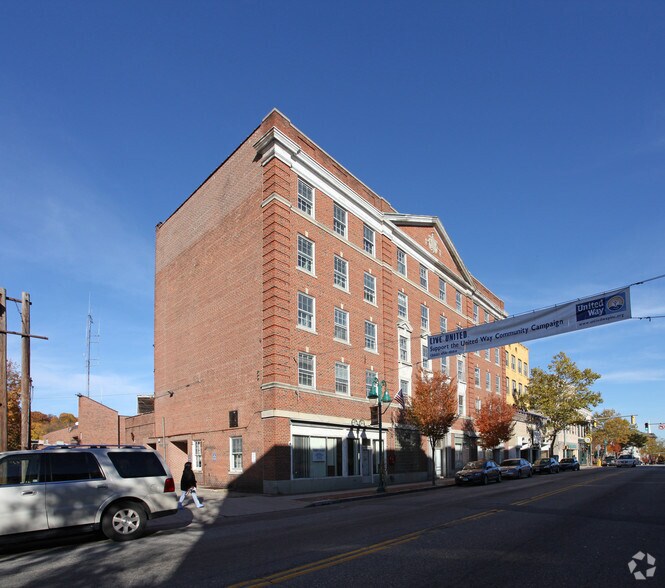 819-833 Main St, Willimantic, CT à vendre - Photo principale – Image 1 sur 30