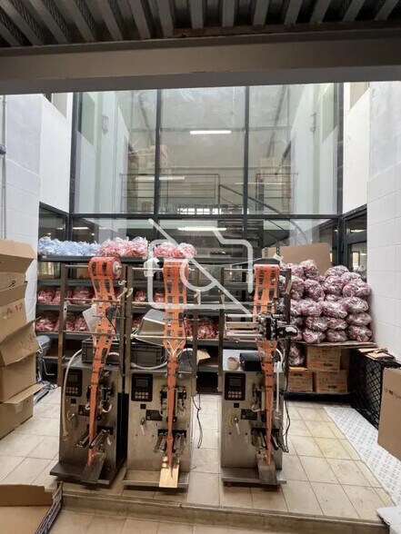 Industriel/Logistique dans Champigny-sur-Marne à vendre - Photo de l’immeuble – Image 2 sur 10