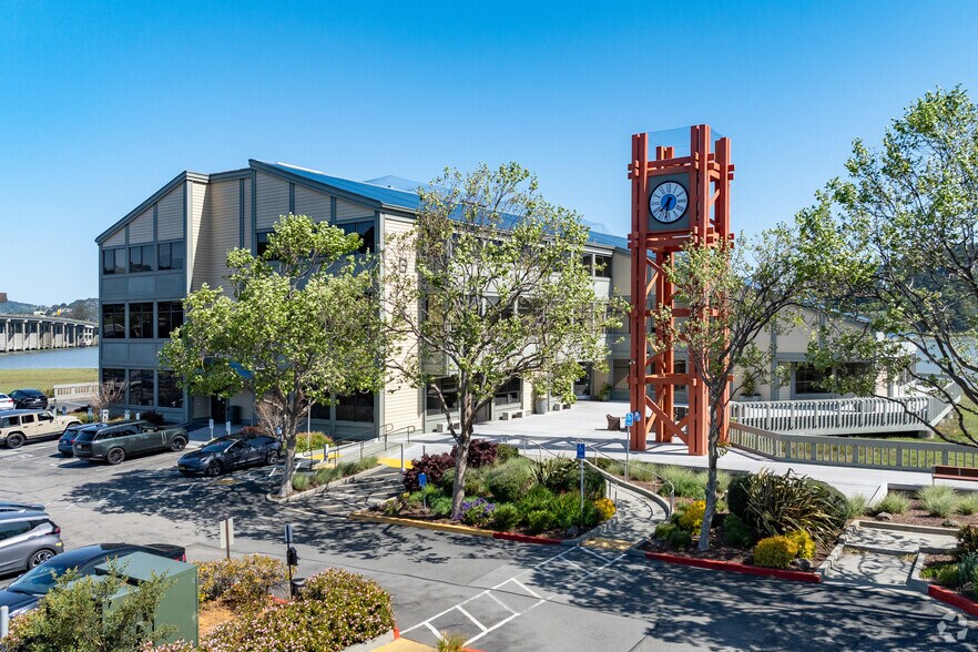 100 Shoreline Hwy, Mill Valley, CA à louer - Photo de l’immeuble – Image 1 sur 5