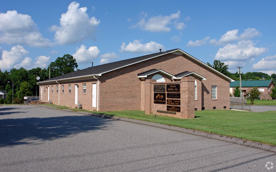440-442 E Long Ave, Gastonia, NC à vendre - Photo de l’immeuble – Image 2 sur 2