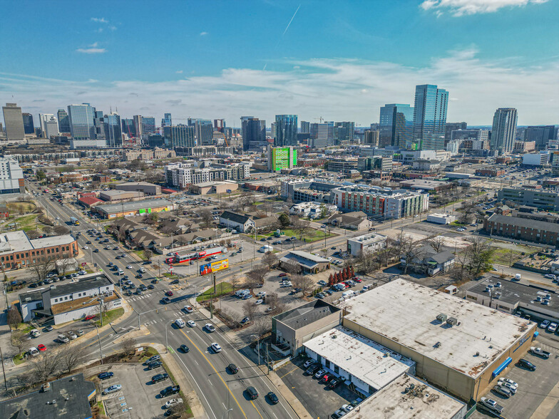 1811 Charlotte Ave, Nashville, TN à vendre - Photo de l’immeuble – Image 2 sur 24