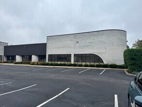 101 Colin Dr, Holbrook, NY à louer Photo de l’immeuble– Image 1 sur 9