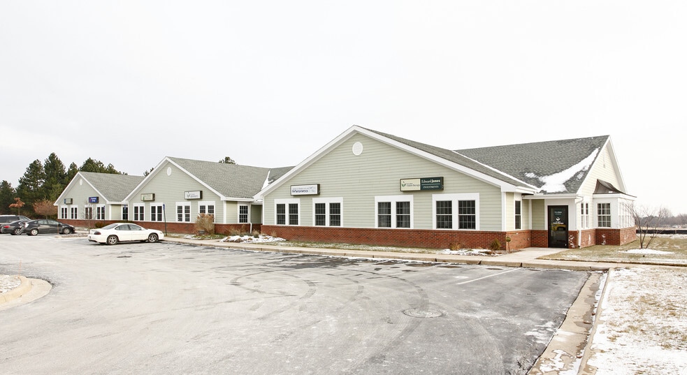 2433 Oak Valley Dr, Ann Arbor, MI à vendre - Photo principale – Image 1 sur 21