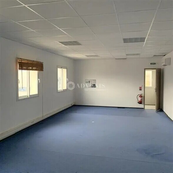 Bureau dans Montredon-des-Corbières à louer - Photo de l’immeuble – Image 2 sur 7