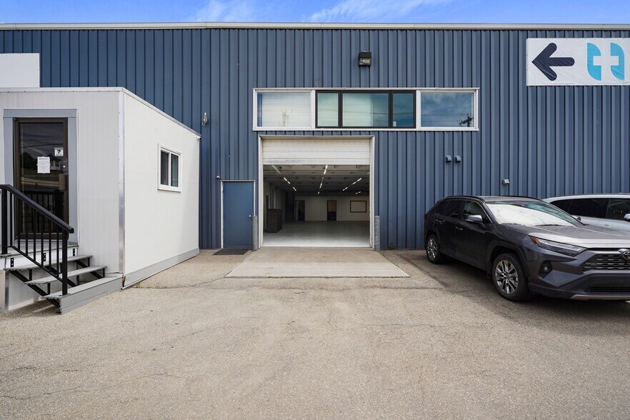 10328 73rd Ave NW, Edmonton, AB à louer - Photo de l’immeuble – Image 2 sur 12