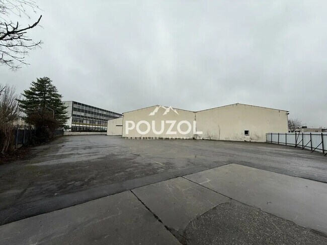 Plus de détails pour Local d'activités à louer