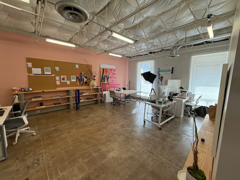 4649 Insurance Ln, Dallas, TX à louer - Photo de l’immeuble – Image 3 sur 6