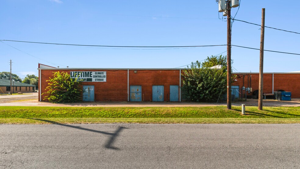 400 W Park Ave, Iowa Park, TX à vendre - Photo de l’immeuble – Image 3 sur 8