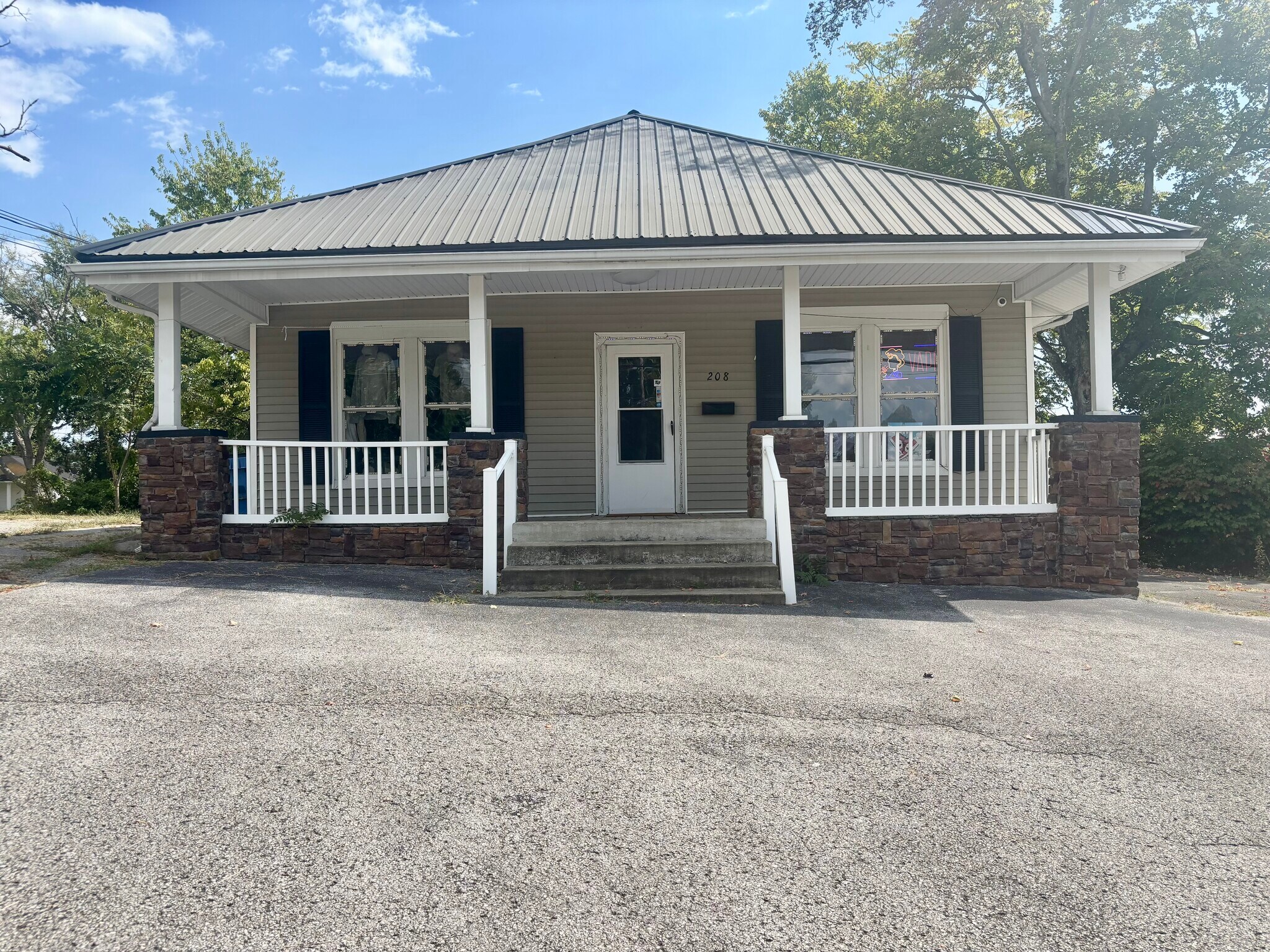 208 Columbia Ave, Glasgow, KY à vendre Photo principale– Image 1 sur 2
