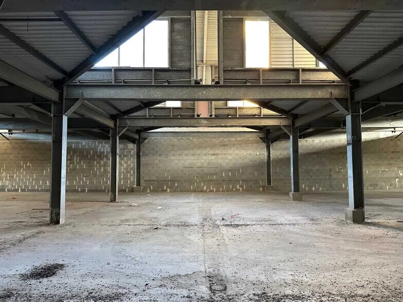 Local d'activités dans Corbas à vendre - Photo de l’immeuble – Image 2 sur 7