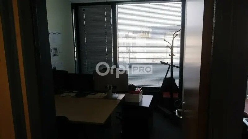Bureau dans Reims à louer - Photo de l’immeuble – Image 3 sur 10