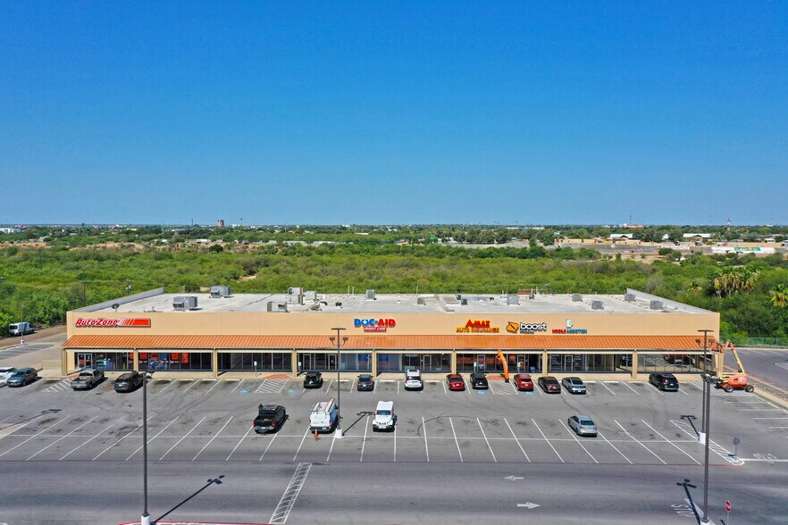 2314-2316 S Zapata Hwy, Laredo, TX à louer - Photo de l’immeuble – Image 3 sur 11