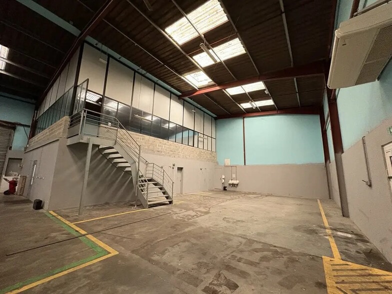 Bureau dans Blanquefort à louer - Photo de l’immeuble – Image 2 sur 9