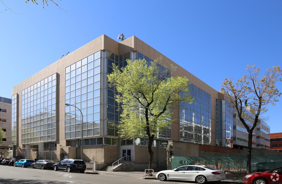 Calle De Julián Camarillo, 29, Madrid, Madrid à louer - Photo principale – Image 1 sur 6