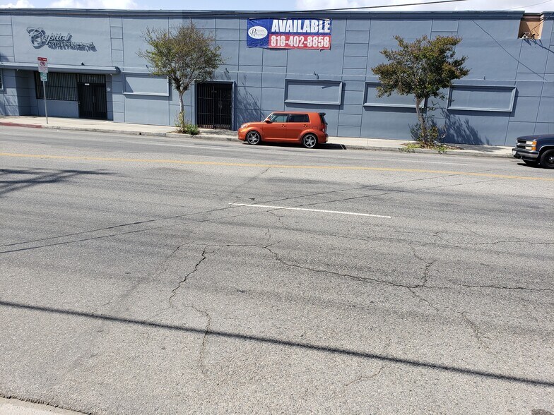 14837 Oxnard St, Van Nuys, CA à louer - Photo de l’immeuble – Image 1 sur 14