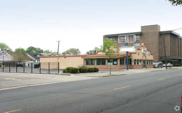 2430 N Central Ave, Chicago, IL à vendre - Photo de l’immeuble – Image 2 sur 14