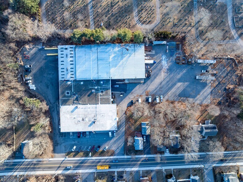 145 Union St, Holbrook, MA à louer - Photo de l’immeuble – Image 2 sur 4