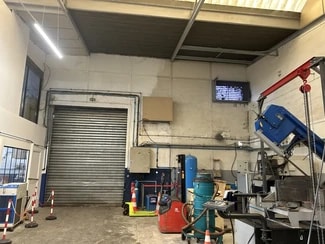 Plus de détails pour Local d'activités à louer