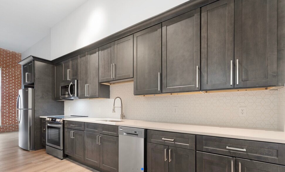 64 Mill St, Johnston, RI à vendre - Photo de l’immeuble – Image 3 sur 11