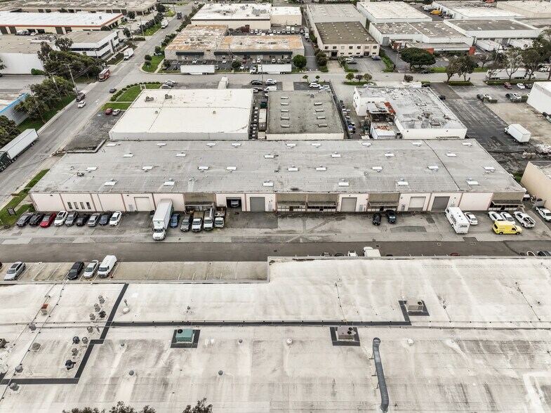 409-423 Littlefield Ave, South San Francisco, CA à louer - Photo de l’immeuble – Image 2 sur 7
