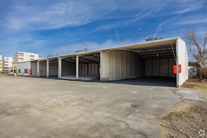 14 Rue Fulgencio Gimenez, Vaulx-en-Velin à vendre - Photo de l’immeuble – Image 3 sur 7