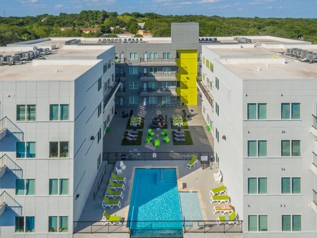 817 Chestnut St, San Marcos, TX à louer - Photo de l’immeuble – Image 3 sur 4