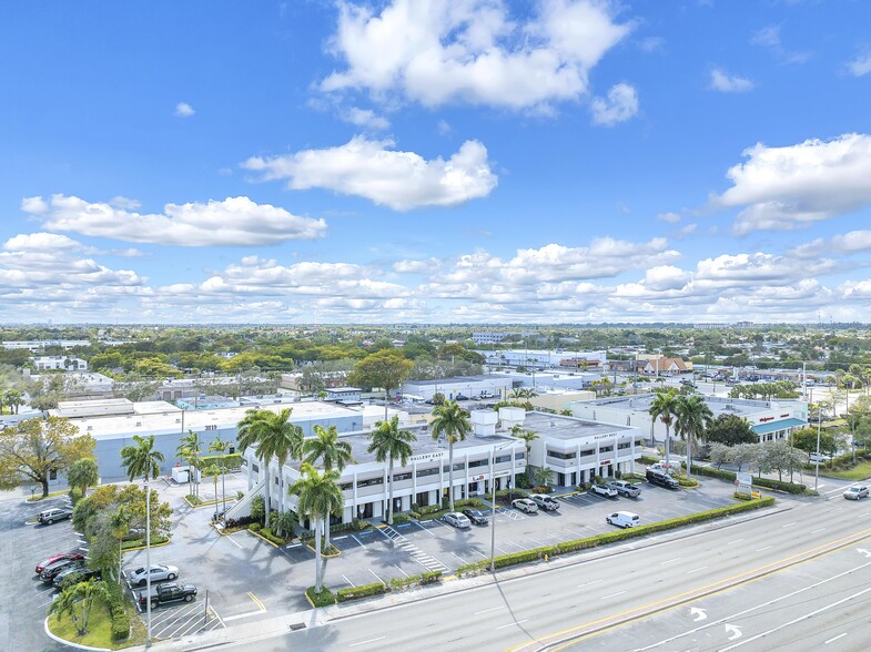 3900 W Commercial Blvd, Fort Lauderdale, FL à louer - Photo de l’immeuble – Image 2 sur 33