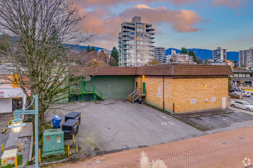 1802 Marine Dr, West Vancouver, BC à vendre - Photo de l’immeuble – Image 3 sur 4