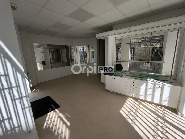 Local commercial dans Brive-la-Gaillarde à louer - Photo intérieure – Image 3 sur 8