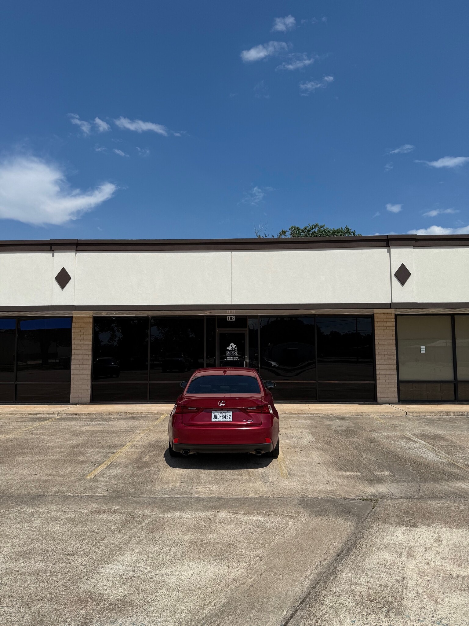 716 W Plantation Dr, Clute, TX à louer Photo de l’immeuble– Image 1 sur 1