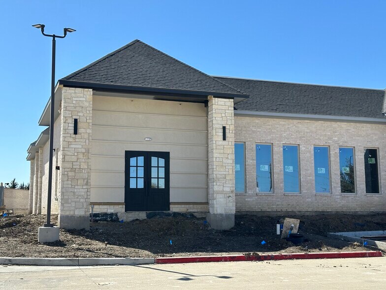 5121 S Custer Rd, McKinney, TX à louer - Photo de l’immeuble – Image 2 sur 6